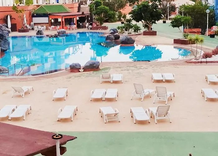 Park, Swimming-pool, Bar, Wifi, Parking *