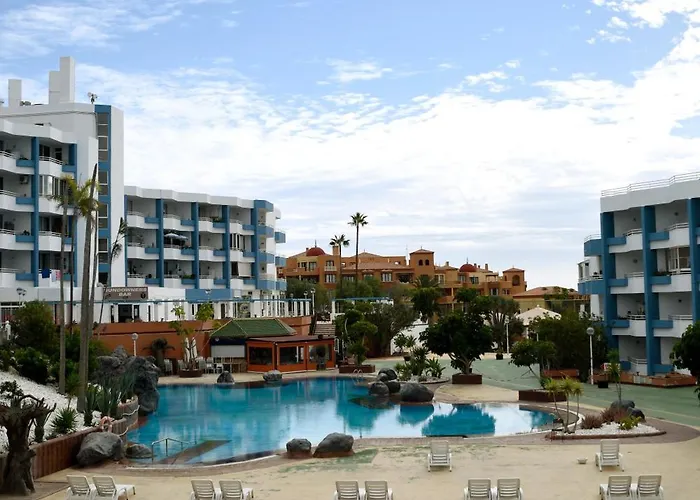 Park, Swimming-pool, Bar, Wifi, Parking *