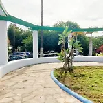 דירה Park, Swimming-pool, Bar, Wifi, Parking *