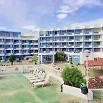 Park, Swimming-pool, Bar, Wifi, Parking *