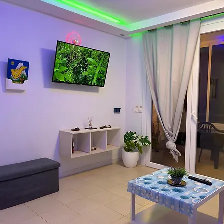 Park, Swimming-pool, Bar, Wifi, Parking *