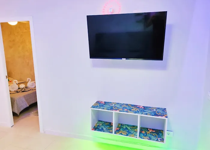 Park, Swimming-pool, Bar, Wifi, Parking *