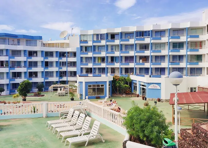 Park, Swimming-pool, Bar, Wifi, Parking *