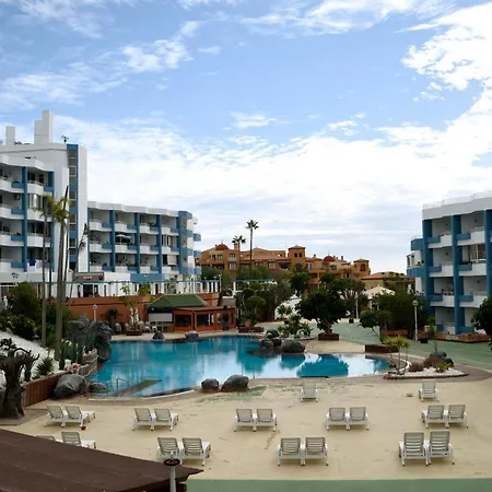Park, Swimming-pool, Bar, Wifi, Parking *